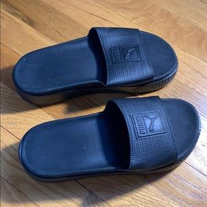 Platform puma slide shoes!!🖤